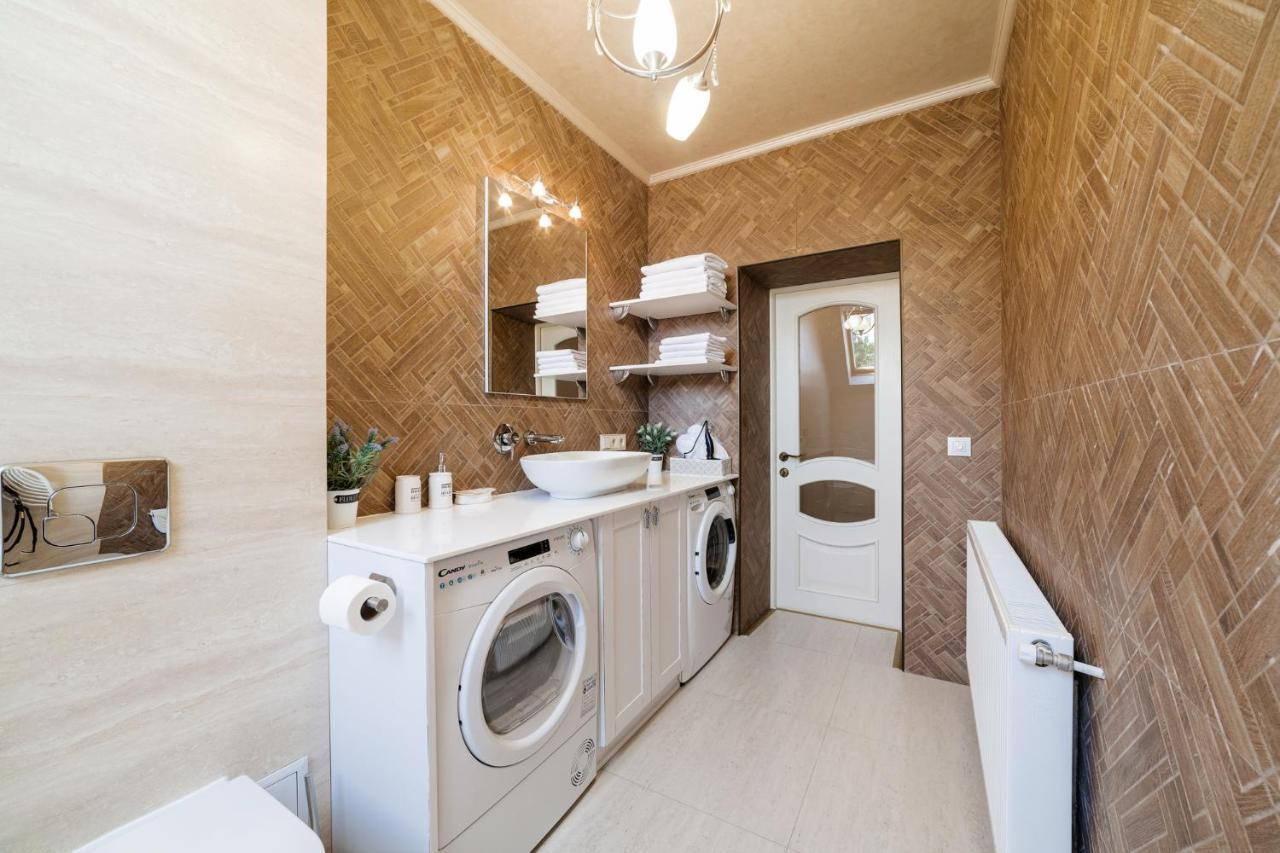 Lux Apartment On Duhnovicha Street .Free Parking. Uzhhorod Εξωτερικό φωτογραφία
