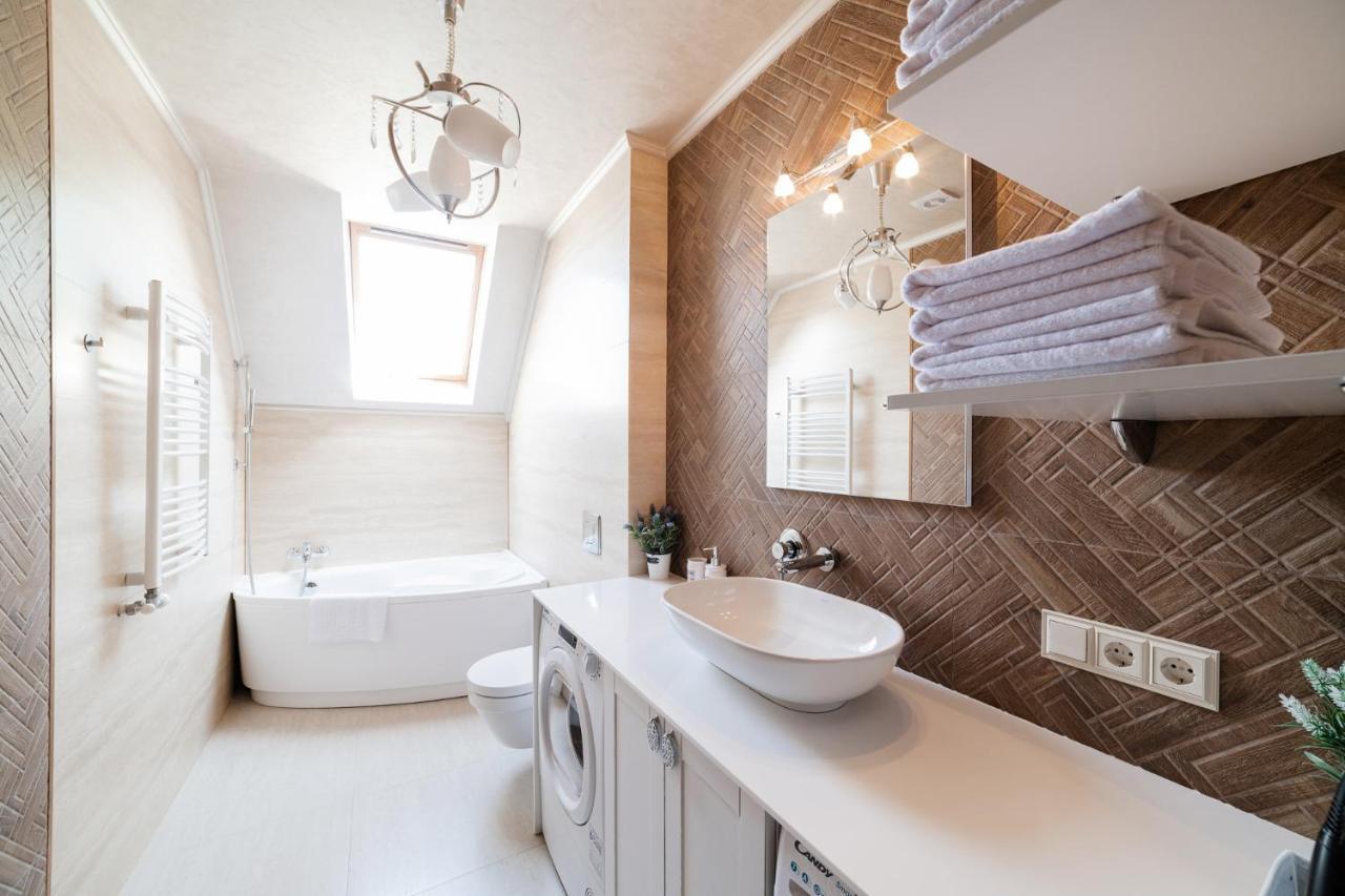 Lux Apartment On Duhnovicha Street .Free Parking. Uzhhorod Εξωτερικό φωτογραφία