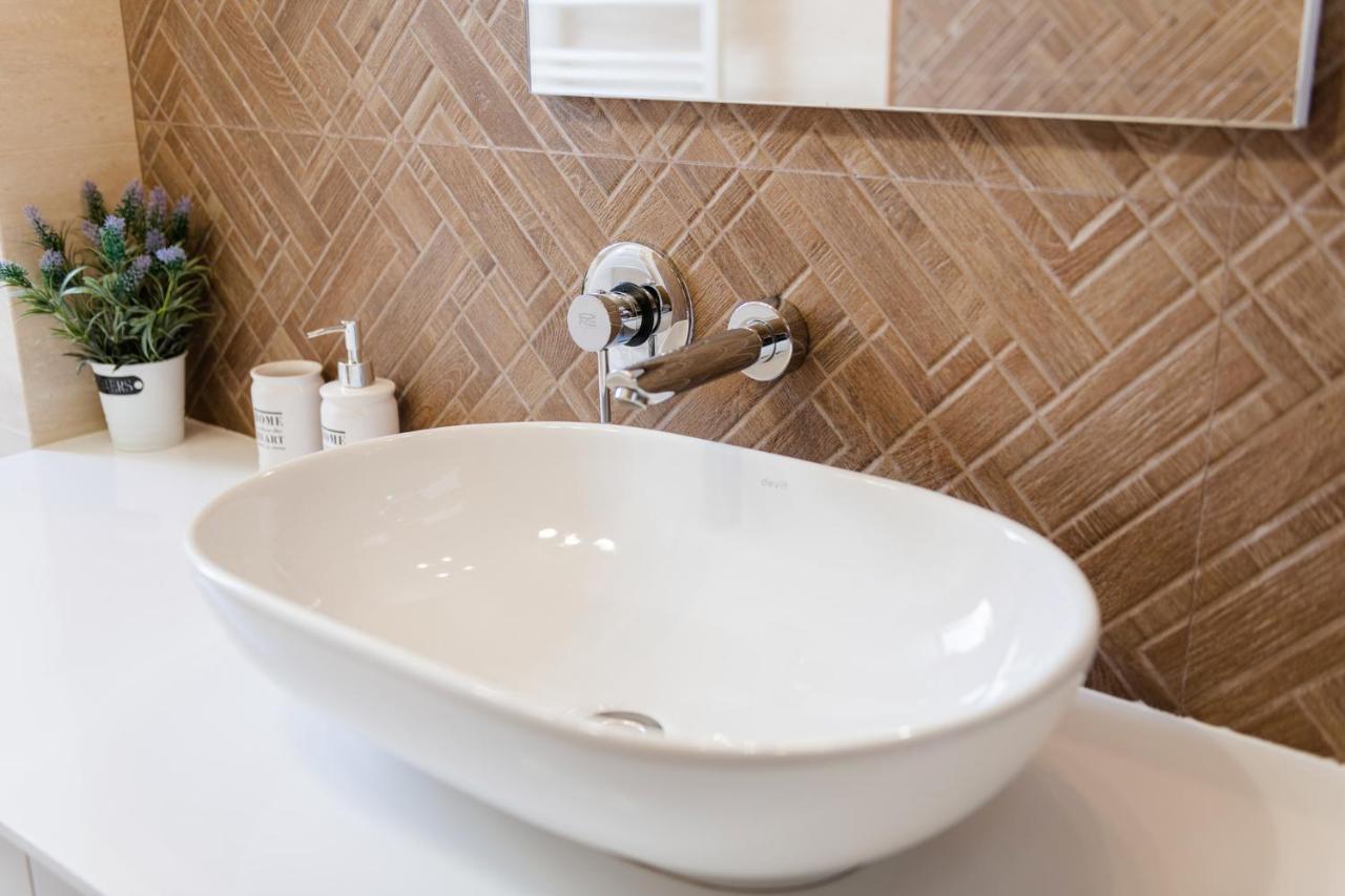 Lux Apartment On Duhnovicha Street .Free Parking. Uzhhorod Εξωτερικό φωτογραφία