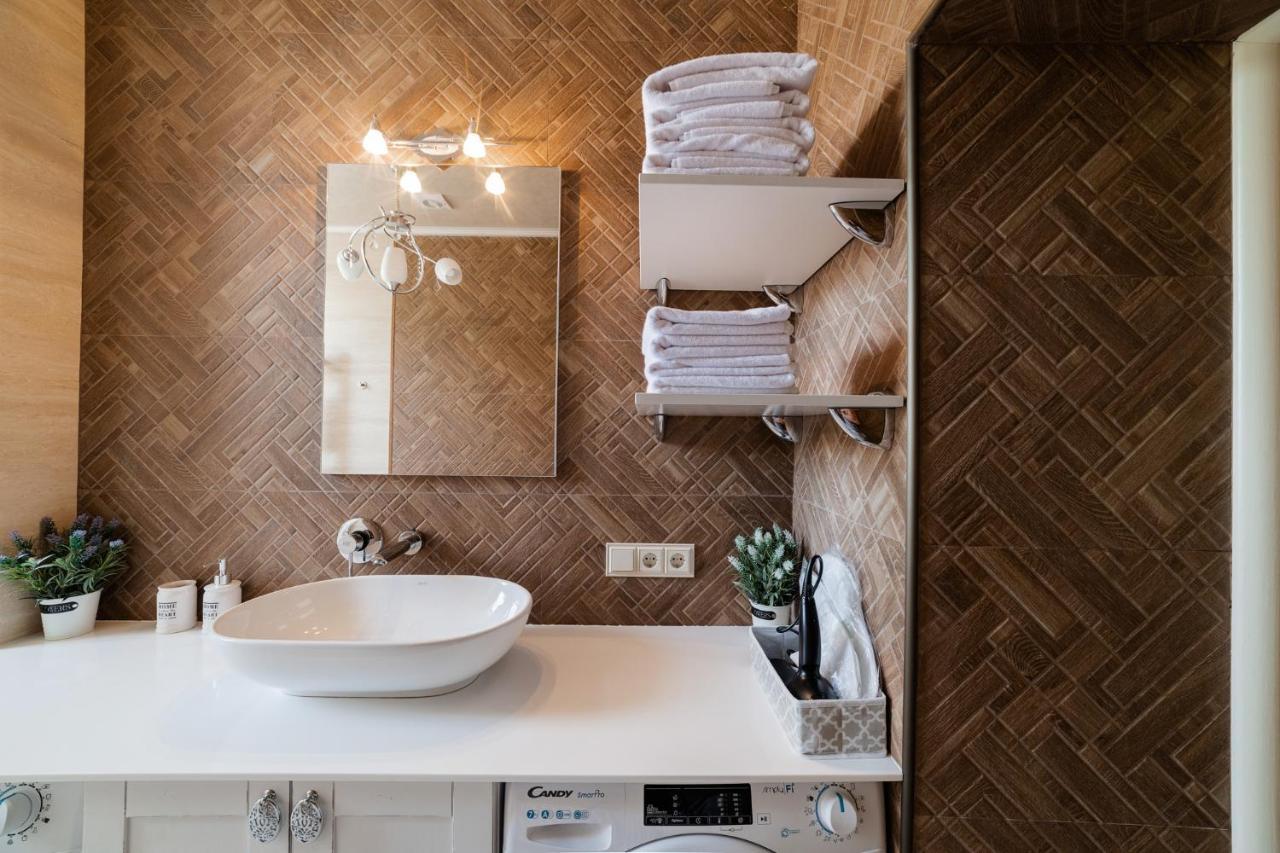 Lux Apartment On Duhnovicha Street .Free Parking. Uzhhorod Εξωτερικό φωτογραφία